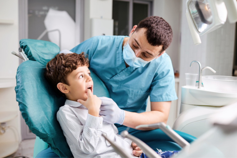 Denti storti e bambini: quando bisogna agire?